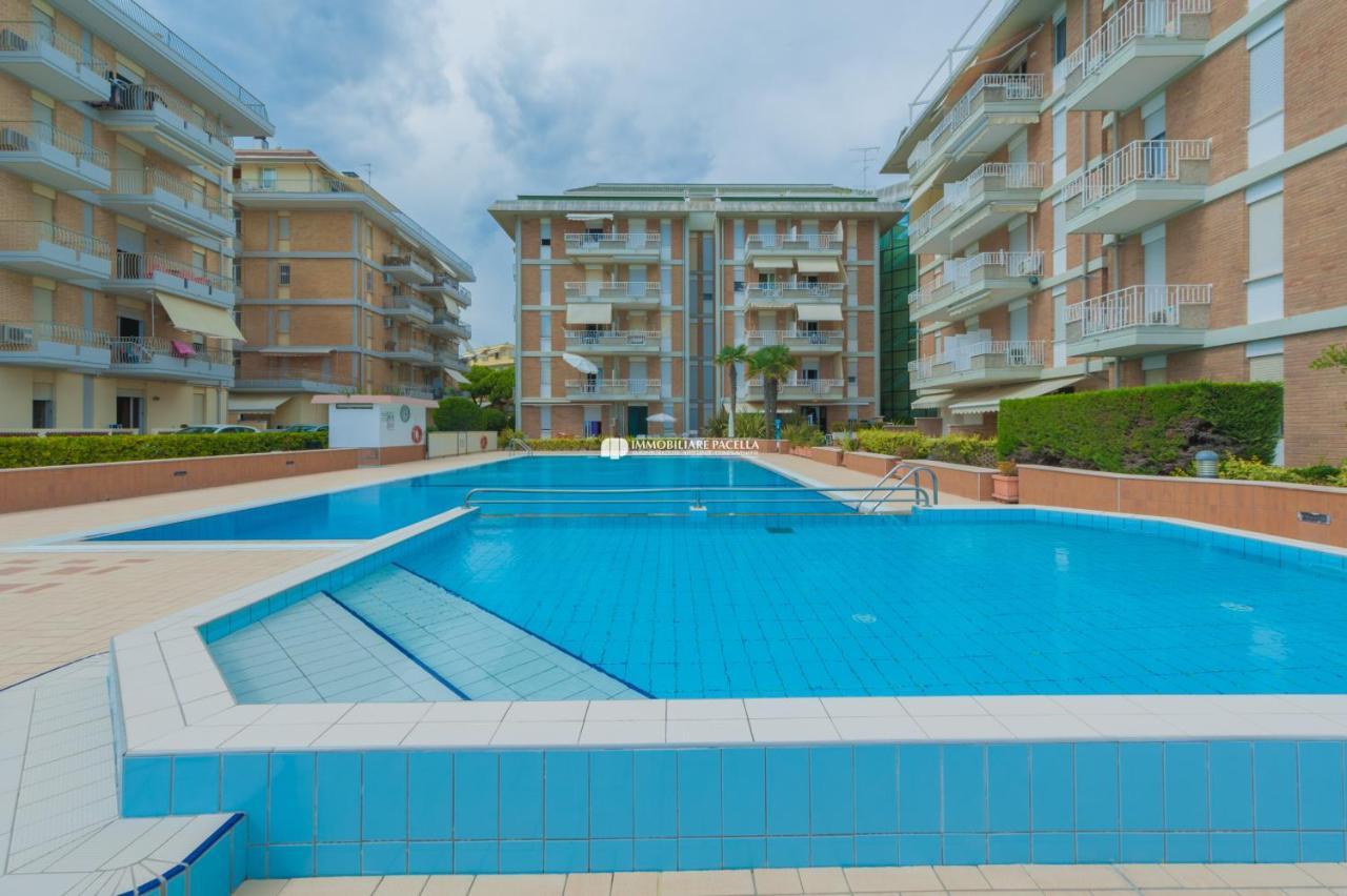 Residence Puerto Del Sol Immobiliare Pacella リド・ディ・イエゾロ エクステリア 写真